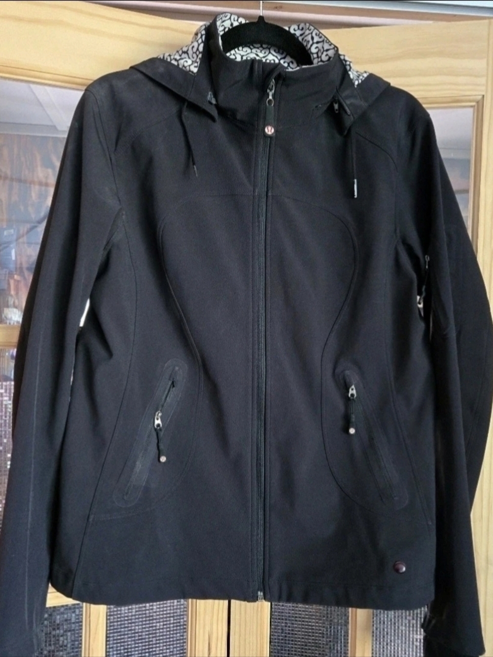 NWOT Lululemon Lightweight Jacket Detachable Hood Black Size 12 Lots Pockets